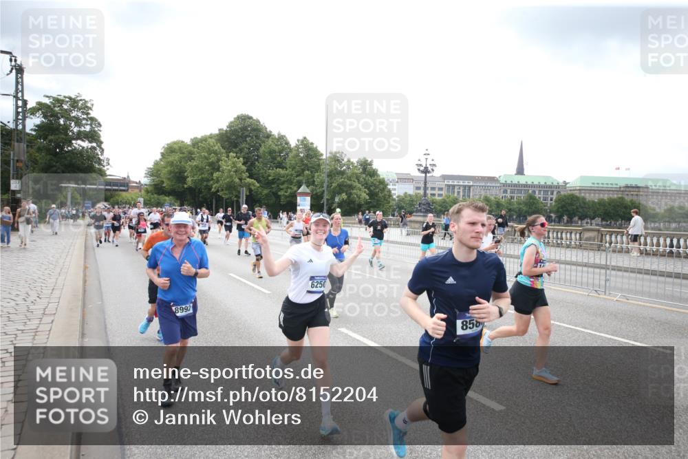 29.06.2025 - hella hamburg halbmarathon Jannik Wohlers http://msf.ph/oto/8152204 29.06.2025 10:41:02 Lombardsbrücke 1314, 1536, 1542, 2153, 2229, 2258, 3344, 3532, 3533, 3623, 4415, 4610, 5688, 5689, 5928, 5942, 6250, 6793, 6894, 7022, 7023, 7821, 8293, 8586, 8992, 10181, 10348, 10483, 11166, 11209, 11437, 11438, 11482, 12481, 13018, 13299, 13373, 13444, 13622, 13877, 14037, 14376, 14483, 14608, 14725, 15224, 16021, 16260, 16550, 16559, 16846, 17370, 17684, 18814, 18888, 18900 meine-sportfotos.de
