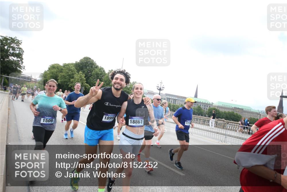 29.06.2025 - hella hamburg halbmarathon Jannik Wohlers http://msf.ph/oto/8152252 29.06.2025 10:41:20 Lombardsbrücke 1314, 1509, 1623, 1648, 1712, 2153, 4541, 4787, 5432, 6320, 6450, 6618, 7477, 7955, 7968, 8004, 8162, 8163, 8300, 8301, 8443, 8848, 8897, 9467, 9588, 11011, 11098, 11255, 11371, 11482, 11943, 12185, 12214, 12233, 12419, 13444, 13622, 13772, 14005, 14043, 14483, 14872, 14929, 14938, 15039, 15669, 15685, 15842, 15863, 16364, 16568, 17158, 17636, 18861, 18940, 18990, 19037, 19057, 19064 meine-sportfotos.de