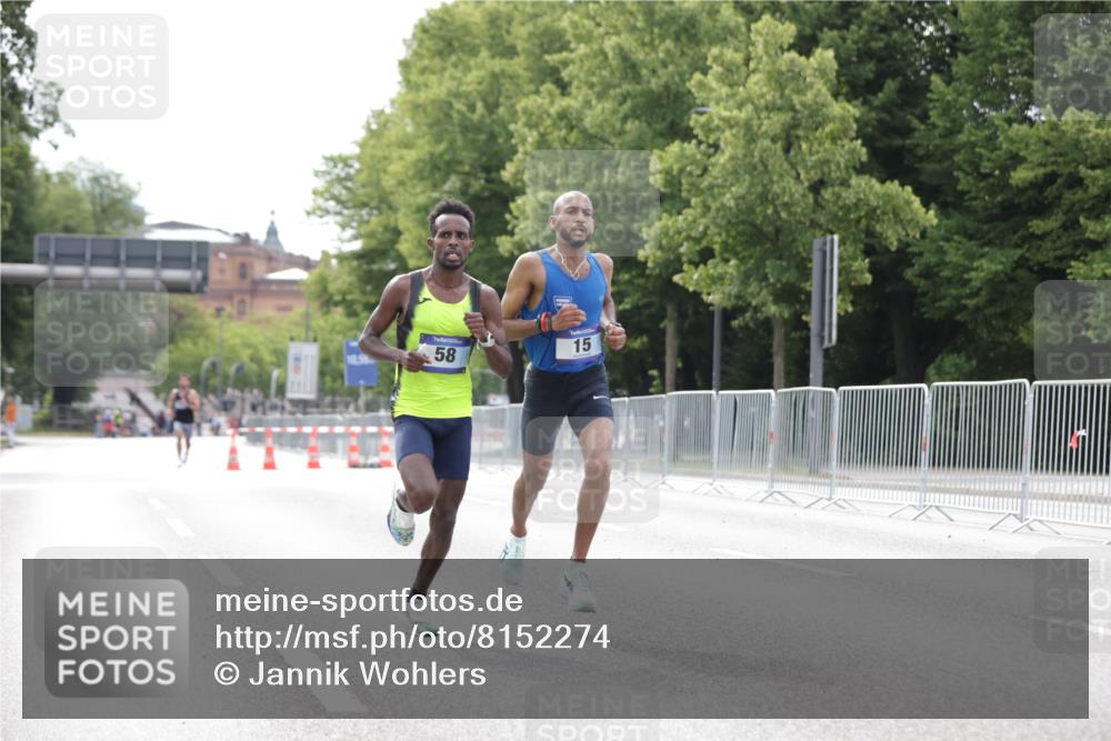 29.06.2025 - hella hamburg halbmarathon Jannik Wohlers http://msf.ph/oto/8152274 29.06.2025 09:31:15 Lombardsbrücke 1, 2, 4, 5, 6, 7, 8, 9, 10, 11, 13, 15, 16, 22, 23, 25, 58, 59 meine-sportfotos.de