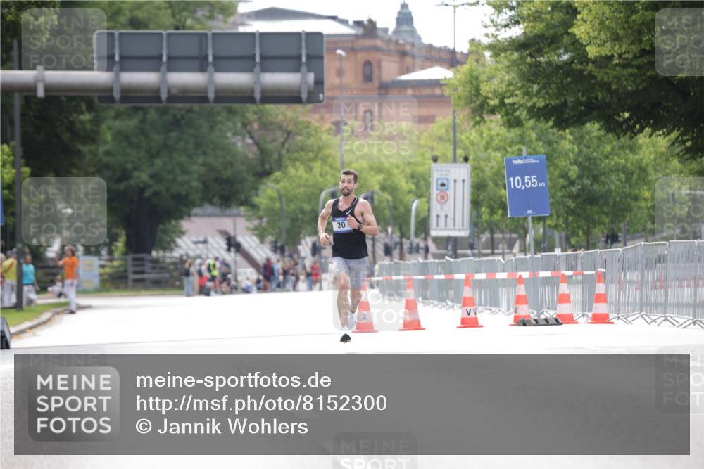 29.06.2025 - hella hamburg halbmarathon Jannik Wohlers http://msf.ph/oto/8152300 29.06.2025 09:31:17 Lombardsbrücke 1, 2, 4, 5, 6, 7, 8, 9, 10, 11, 13, 15, 16, 22, 23, 25, 58, 59 meine-sportfotos.de