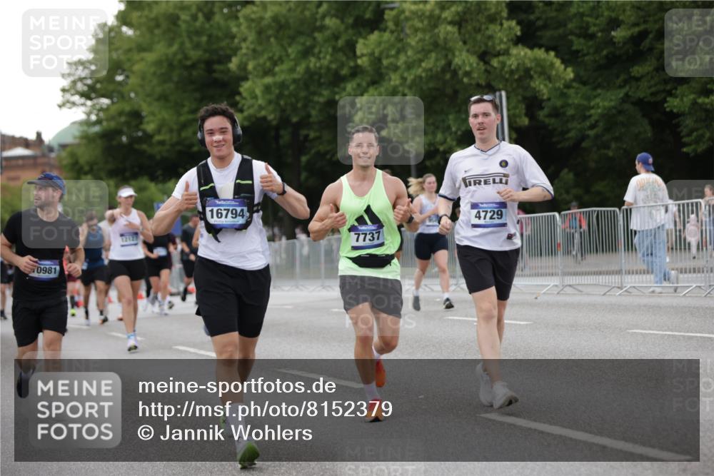 29.06.2025 - hella hamburg halbmarathon Jannik Wohlers http://msf.ph/oto/8152379 29.06.2025 10:52:24 Lombardsbrücke 1369, 1826, 2146, 2362, 2701, 3140, 3227, 4591, 4729, 7032, 7737, 8641, 9545, 10055, 10600, 10879, 10981, 11919, 12127, 12128, 12994, 14009, 14643, 14704, 14765, 14827, 14897, 15438, 15439, 15447, 15867, 15906, 16053, 16056, 16794, 16961, 16984, 17050, 17359, 17896, 18106, 18205, 18645, 18751, 18997, 19063, 19097 meine-sportfotos.de