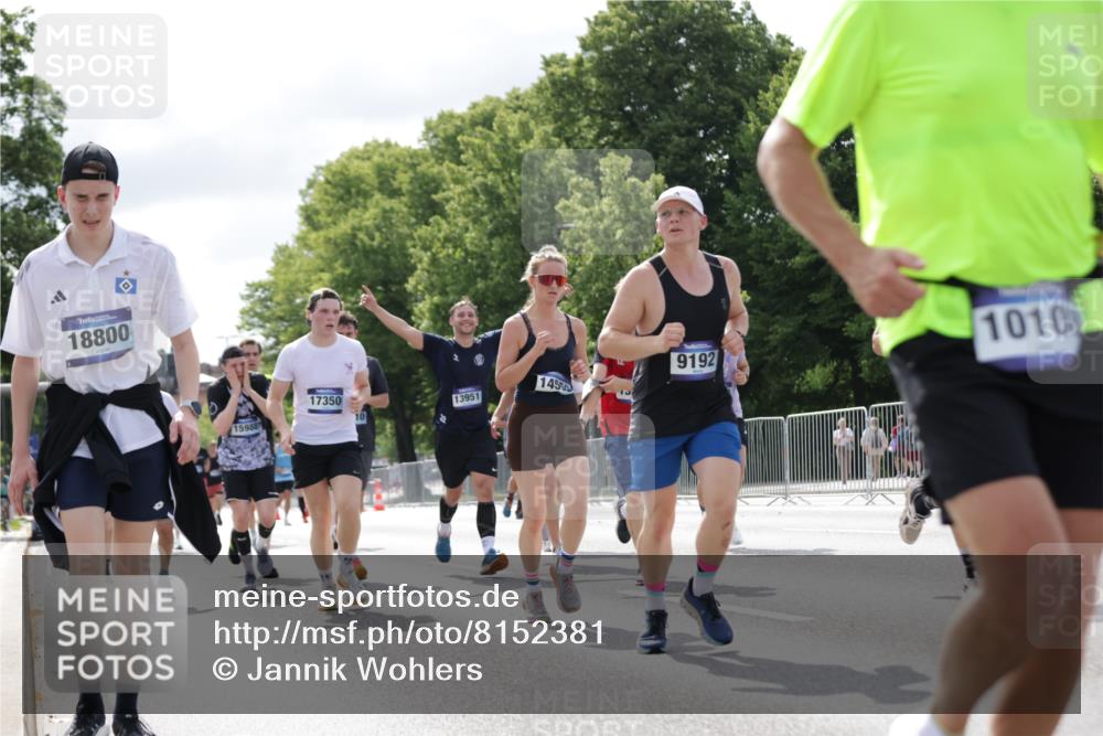 29.06.2025 - hella hamburg halbmarathon Jannik Wohlers http://msf.ph/oto/8152381 29.06.2025 10:15:18 Lombardsbrücke 1440, 2110, 2989, 3417, 4007, 4466, 4492, 4494, 5069, 6376, 6576, 7941, 7942, 9192, 9657, 10108, 10608, 10775, 12469, 13179, 13818, 13951, 14413, 14423, 14550, 14552, 14630, 15307, 15570, 15710, 15988, 16041, 16923, 16938, 17350, 18150, 18957 meine-sportfotos.de