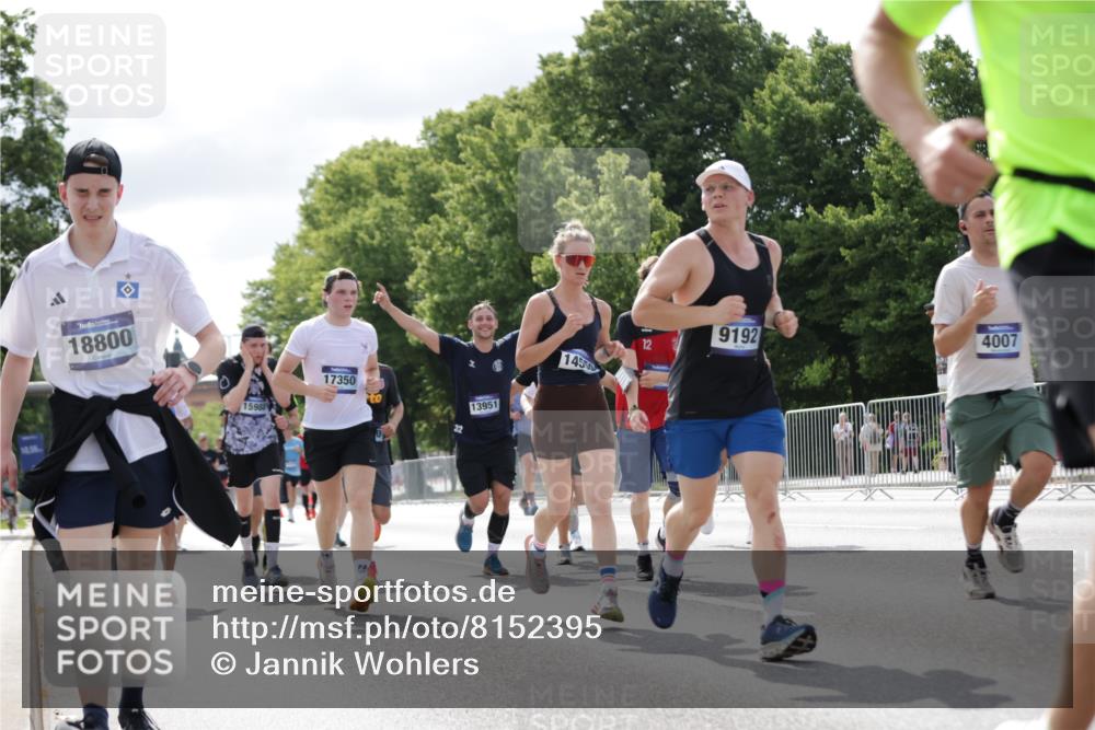 29.06.2025 - hella hamburg halbmarathon Jannik Wohlers http://msf.ph/oto/8152395 29.06.2025 10:15:18 Lombardsbrücke 1440, 2110, 2989, 3417, 4007, 4466, 4492, 4494, 5069, 6376, 6576, 7941, 7942, 9192, 9657, 10108, 10608, 10775, 12469, 13179, 13818, 13951, 14413, 14423, 14550, 14552, 14630, 15307, 15570, 15710, 15988, 16041, 16923, 16938, 17350, 18150, 18957 meine-sportfotos.de
