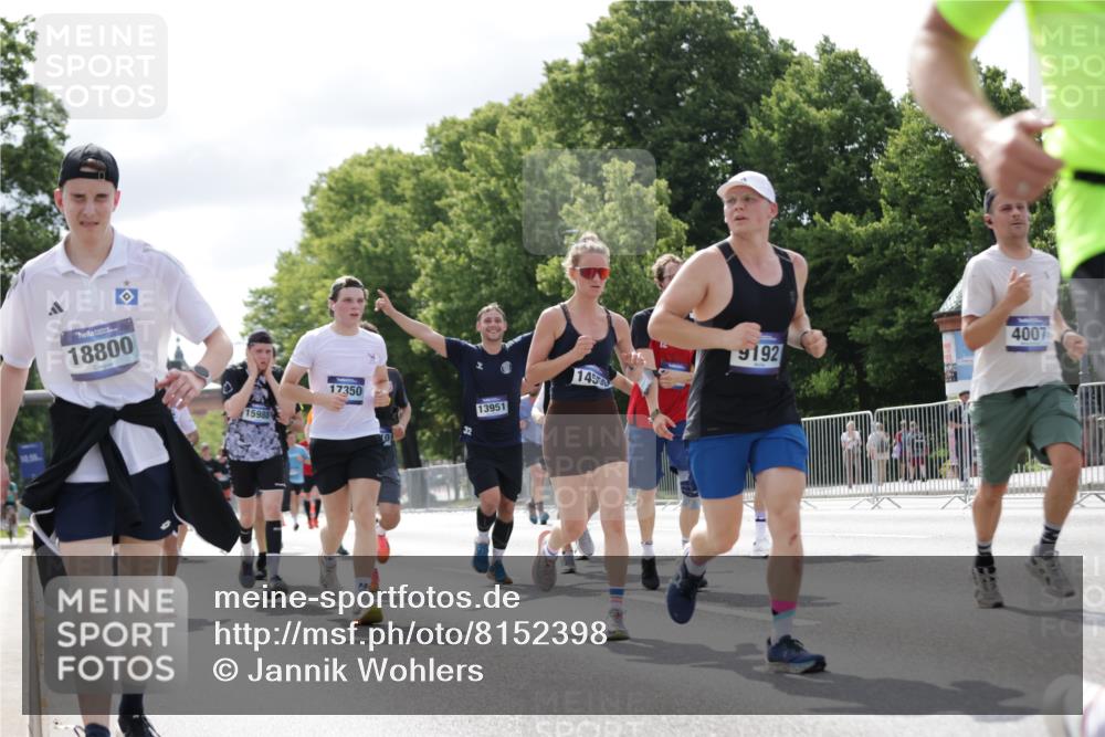 29.06.2025 - hella hamburg halbmarathon Jannik Wohlers http://msf.ph/oto/8152398 29.06.2025 10:15:18 Lombardsbrücke 1440, 2110, 2989, 3417, 4007, 4466, 4492, 4494, 5069, 6376, 6576, 7941, 7942, 9192, 9657, 10108, 10608, 10775, 12469, 13179, 13818, 13951, 14413, 14423, 14550, 14552, 14630, 15307, 15570, 15710, 15988, 16041, 16923, 16938, 17350, 18150, 18957 meine-sportfotos.de