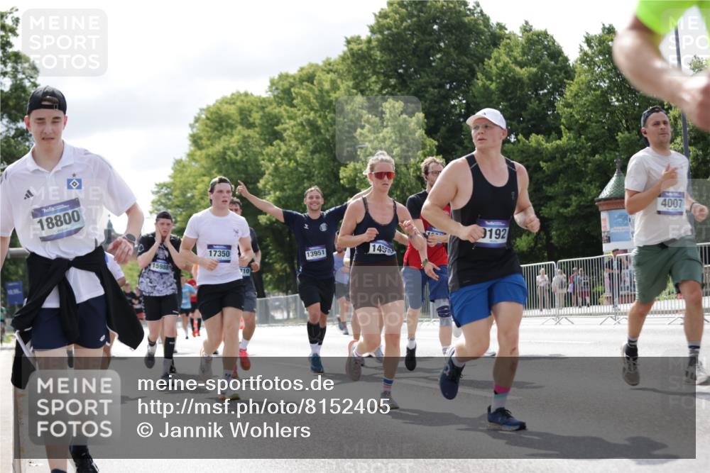 29.06.2025 - hella hamburg halbmarathon Jannik Wohlers http://msf.ph/oto/8152405 29.06.2025 10:15:18 Lombardsbrücke 1440, 2110, 2989, 3417, 4007, 4466, 4492, 4494, 5069, 6376, 6576, 7941, 7942, 9192, 9657, 10108, 10608, 10775, 12469, 13179, 13818, 13951, 14413, 14423, 14550, 14552, 14630, 15307, 15570, 15710, 15988, 16041, 16923, 16938, 17350, 18150, 18957 meine-sportfotos.de
