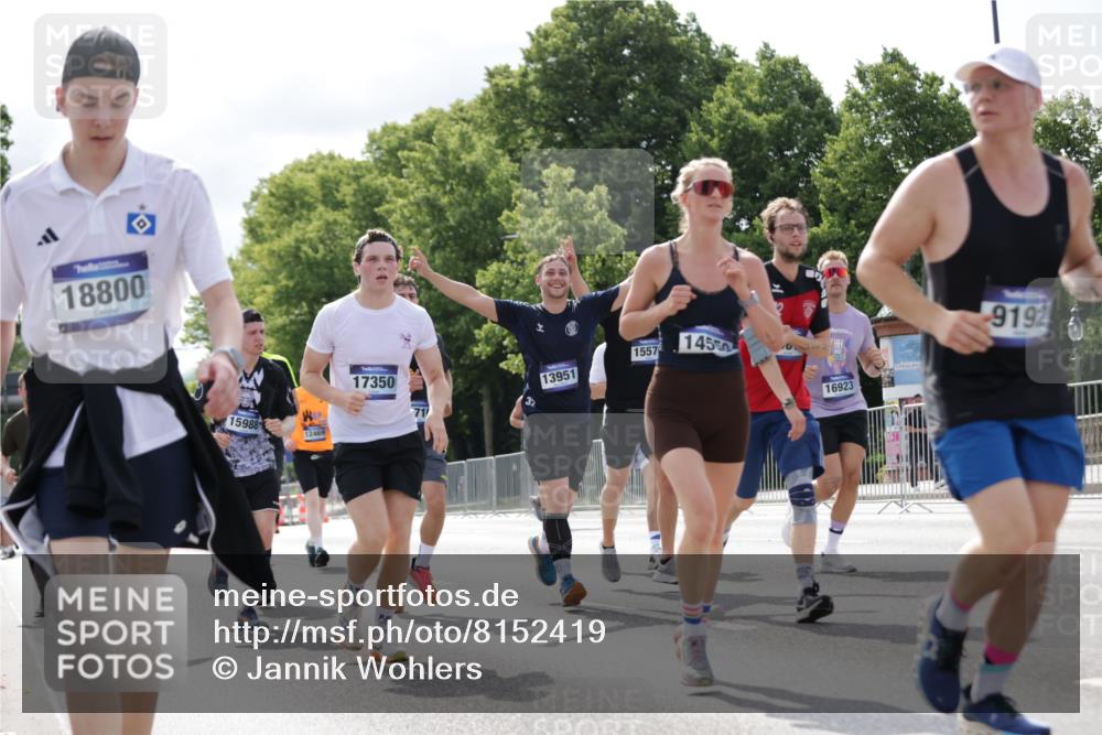 29.06.2025 - hella hamburg halbmarathon Jannik Wohlers http://msf.ph/oto/8152419 29.06.2025 10:15:19 Lombardsbrücke 1440, 2110, 2989, 3417, 4007, 4466, 4492, 4494, 5069, 6376, 6576, 7941, 7942, 9192, 9657, 10108, 10608, 10775, 12469, 13179, 13818, 13951, 14413, 14423, 14550, 14552, 14559, 14630, 15307, 15570, 15710, 15988, 16041, 16606, 16923, 16938, 17350, 18150, 18957 meine-sportfotos.de