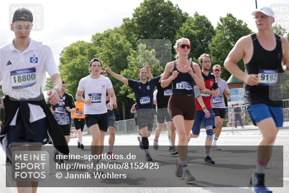 29.06.2025 - hella hamburg halbmarathon Jannik Wohlers http://msf.ph/oto/8152425 29.06.2025 10:15:19 Lombardsbrücke 1440, 2110, 2989, 3417, 4007, 4466, 4492, 4494, 5069, 6376, 6576, 7941, 7942, 9192, 9657, 10108, 10608, 10775, 12469, 13179, 13818, 13951, 14413, 14423, 14550, 14552, 14559, 14630, 15307, 15570, 15710, 15988, 16041, 16606, 16923, 16938, 17350, 18150, 18957 meine-sportfotos.de