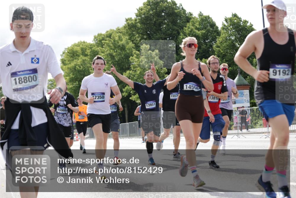 29.06.2025 - hella hamburg halbmarathon Jannik Wohlers http://msf.ph/oto/8152429 29.06.2025 10:15:19 Lombardsbrücke 1440, 2110, 2989, 3417, 4007, 4466, 4492, 4494, 5069, 6376, 6576, 7941, 7942, 9192, 9657, 10108, 10608, 10775, 12469, 13179, 13818, 13951, 14413, 14423, 14550, 14552, 14559, 14630, 15307, 15570, 15710, 15988, 16041, 16606, 16923, 16938, 17350, 18150, 18957 meine-sportfotos.de