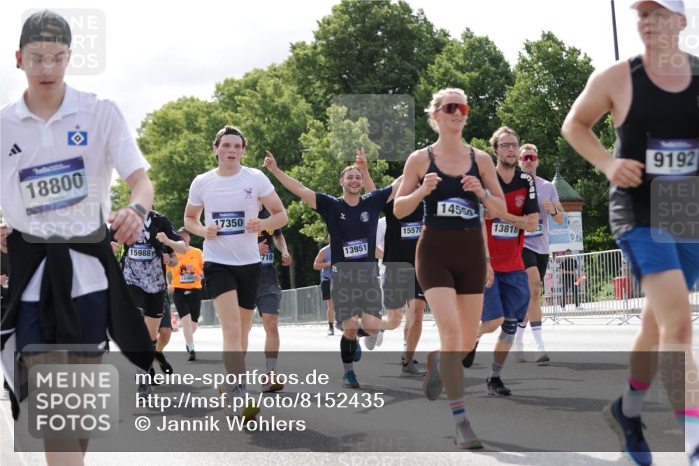 29.06.2025 - hella hamburg halbmarathon Jannik Wohlers http://msf.ph/oto/8152435 29.06.2025 10:15:19 Lombardsbrücke 1440, 2110, 2989, 3417, 4007, 4466, 4492, 4494, 5069, 6376, 6576, 7941, 7942, 9192, 9657, 10108, 10608, 10775, 12469, 13179, 13818, 13951, 14413, 14423, 14550, 14552, 14559, 14630, 15307, 15570, 15710, 15988, 16041, 16606, 16923, 16938, 17350, 18150, 18957 meine-sportfotos.de