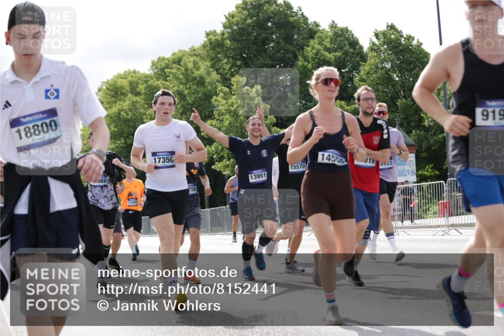 29.06.2025 - hella hamburg halbmarathon Jannik Wohlers http://msf.ph/oto/8152441 29.06.2025 10:15:19 Lombardsbrücke 1440, 2110, 2989, 3417, 4007, 4466, 4492, 4494, 5069, 6376, 6576, 7941, 7942, 9192, 9657, 10108, 10608, 10775, 12469, 13179, 13818, 13951, 14413, 14423, 14550, 14552, 14559, 14630, 15307, 15570, 15710, 15988, 16041, 16606, 16923, 16938, 17350, 18150, 18957 meine-sportfotos.de