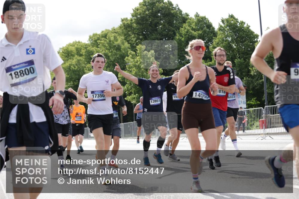 29.06.2025 - hella hamburg halbmarathon Jannik Wohlers http://msf.ph/oto/8152447 29.06.2025 10:15:19 Lombardsbrücke 1440, 2110, 2989, 3417, 4007, 4466, 4492, 4494, 5069, 6376, 6576, 7941, 7942, 9192, 9657, 10108, 10608, 10775, 12469, 13179, 13818, 13951, 14413, 14423, 14550, 14552, 14559, 14630, 15307, 15570, 15710, 15988, 16041, 16606, 16923, 16938, 17350, 18150, 18957 meine-sportfotos.de