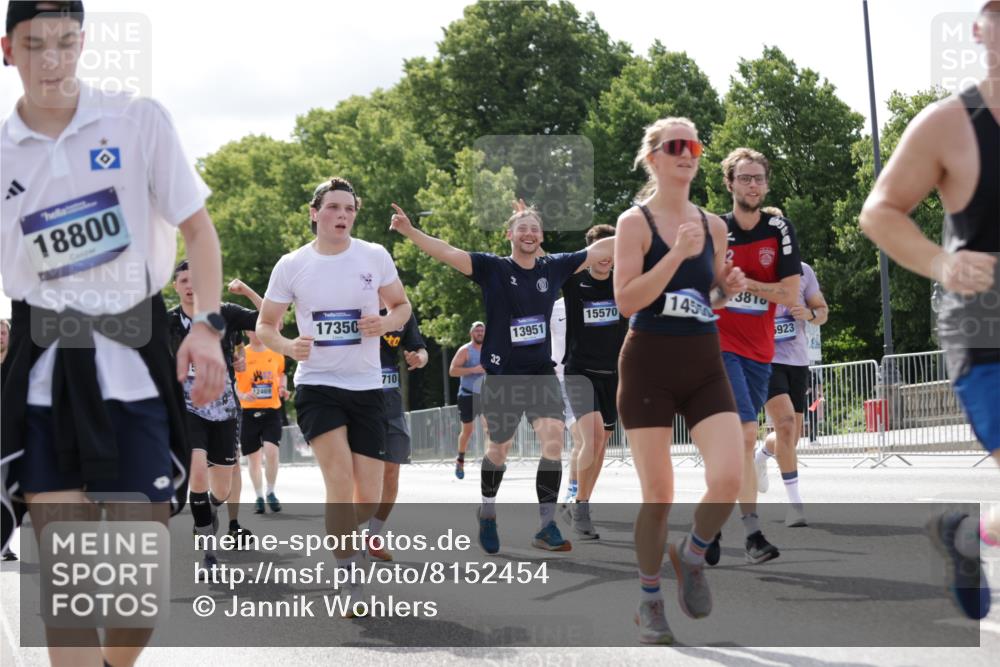 29.06.2025 - hella hamburg halbmarathon Jannik Wohlers http://msf.ph/oto/8152454 29.06.2025 10:15:19 Lombardsbrücke 1440, 2110, 2989, 3417, 4007, 4466, 4492, 4494, 5069, 6376, 6576, 7941, 7942, 9192, 9657, 10108, 10608, 10775, 12469, 13179, 13818, 13951, 14413, 14423, 14550, 14552, 14559, 14630, 15307, 15570, 15710, 15988, 16041, 16606, 16923, 16938, 17350, 18150, 18957 meine-sportfotos.de