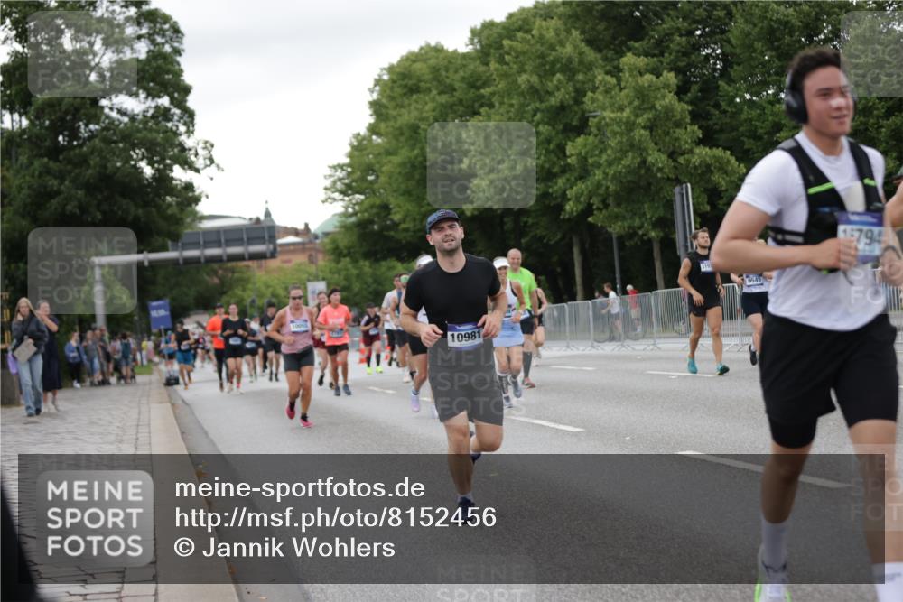 29.06.2025 - hella hamburg halbmarathon Jannik Wohlers http://msf.ph/oto/8152456 29.06.2025 10:52:26 Lombardsbrücke 1369, 2146, 2362, 2701, 2988, 3227, 3787, 4591, 4729, 7032, 7737, 8641, 9545, 10055, 10417, 10568, 10600, 10879, 10981, 11919, 12127, 12128, 12994, 14009, 14643, 14704, 14765, 14807, 14827, 14897, 14979, 15438, 15439, 15447, 15867, 16053, 16056, 16156, 16794, 16961, 16984, 17050, 17896, 18106, 18205, 18645, 18997, 19063, 19097 meine-sportfotos.de