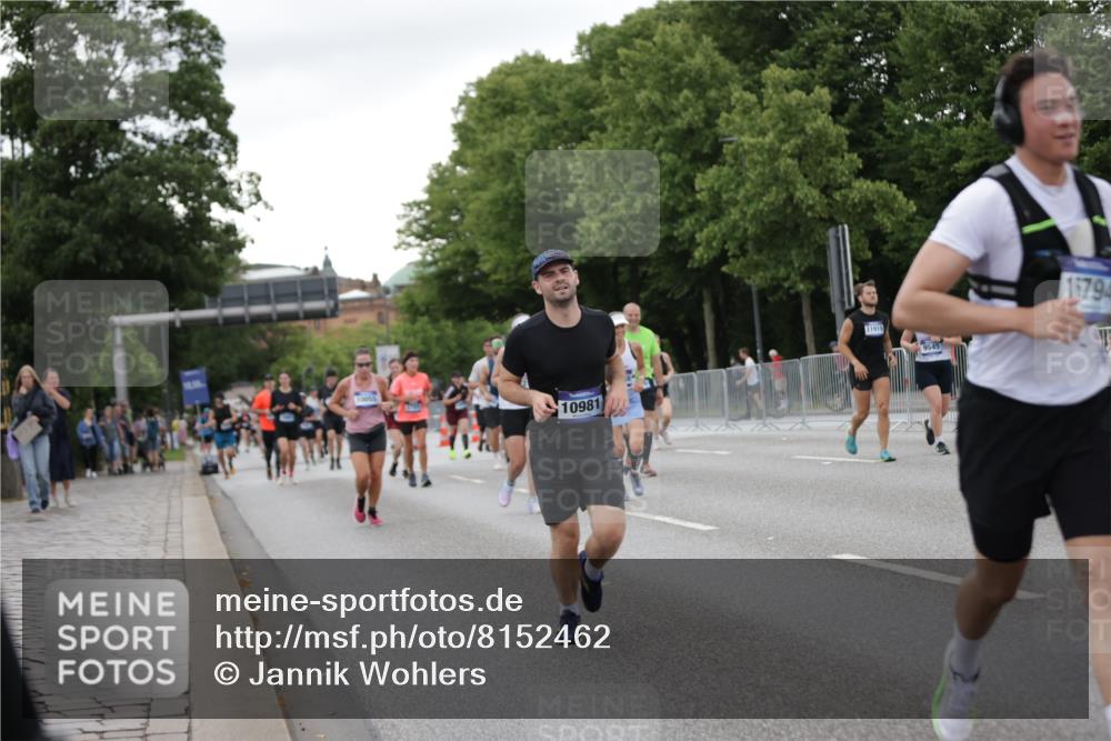 29.06.2025 - hella hamburg halbmarathon Jannik Wohlers http://msf.ph/oto/8152462 29.06.2025 10:52:26 Lombardsbrücke 1369, 2146, 2362, 2701, 2988, 3227, 3787, 4591, 4729, 7032, 7737, 8641, 9545, 10055, 10417, 10568, 10600, 10879, 10981, 11919, 12127, 12128, 12994, 14009, 14643, 14704, 14765, 14807, 14827, 14897, 14979, 15438, 15439, 15447, 15867, 16053, 16056, 16156, 16794, 16961, 16984, 17050, 17896, 18106, 18205, 18645, 18997, 19063, 19097 meine-sportfotos.de
