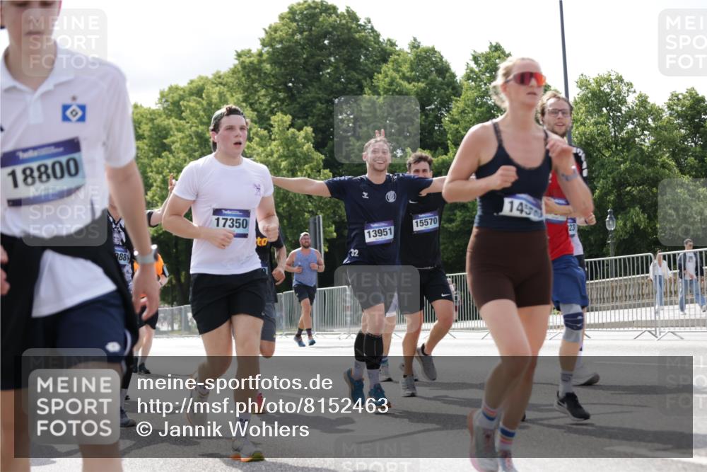 29.06.2025 - hella hamburg halbmarathon Jannik Wohlers http://msf.ph/oto/8152463 29.06.2025 10:15:20 Lombardsbrücke 1440, 2110, 2989, 3167, 3417, 4007, 4466, 4492, 4494, 5069, 6376, 6576, 7941, 7942, 9192, 9657, 10108, 10608, 10775, 12469, 13179, 13818, 13951, 14413, 14423, 14550, 14552, 14559, 14630, 15307, 15570, 15710, 15988, 16041, 16348, 16606, 16923, 16938, 17350, 18150, 18957 meine-sportfotos.de