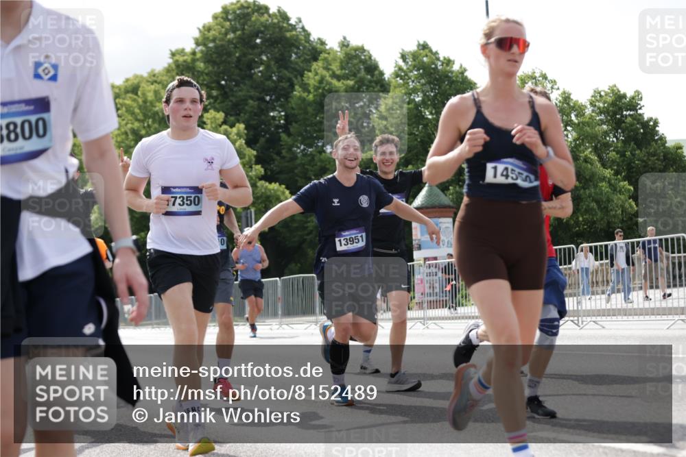 29.06.2025 - hella hamburg halbmarathon Jannik Wohlers http://msf.ph/oto/8152489 29.06.2025 10:15:20 Lombardsbrücke 1440, 2110, 2989, 3167, 3417, 4007, 4466, 4492, 4494, 5069, 6376, 6576, 7941, 7942, 9192, 9657, 10108, 10608, 10775, 12469, 13179, 13818, 13951, 14413, 14423, 14550, 14552, 14559, 14630, 15307, 15570, 15710, 15988, 16041, 16348, 16606, 16923, 16938, 17350, 18150, 18957 meine-sportfotos.de
