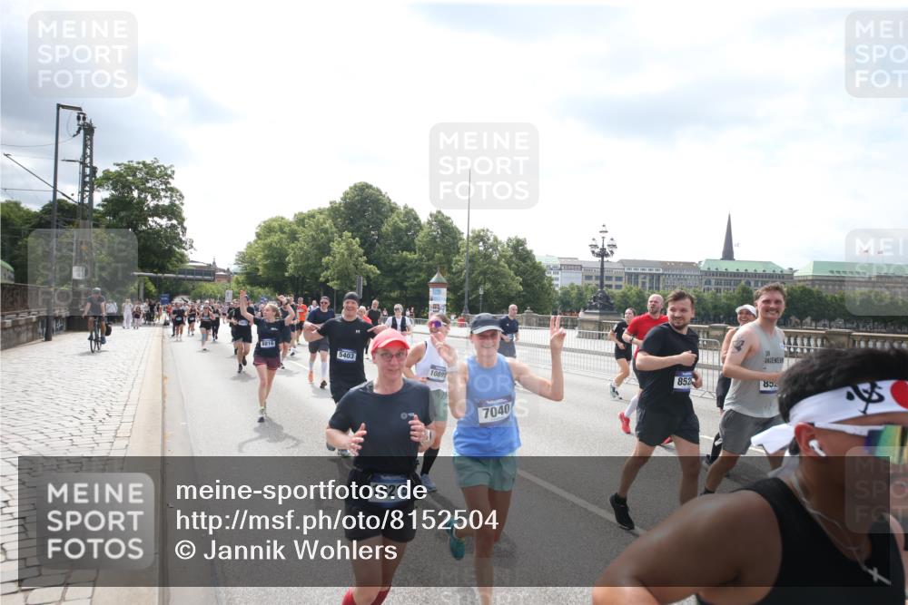 29.06.2025 - hella hamburg halbmarathon Jannik Wohlers http://msf.ph/oto/8152504 29.06.2025 10:42:07 Lombardsbrücke 1150, 1360, 1929, 1957, 1994, 2069, 2134, 2538, 2580, 2940, 2941, 3605, 3874, 4334, 4778, 4891, 4892, 5403, 5417, 5810, 6120, 6764, 6828, 7040, 7260, 7513, 7557, 7666, 8525, 8526, 8529, 8816, 9980, 10454, 10532, 10872, 10899, 11463, 11550, 11677, 12684, 12854, 13241, 13250, 13406, 13776, 14042, 14084, 14170, 14328, 14405, 14426, 14468, 14556, 14636, 14769, 15004, 15219, 15221, 15912, 15977, 16215, 16352, 16612 meine-sportfotos.de