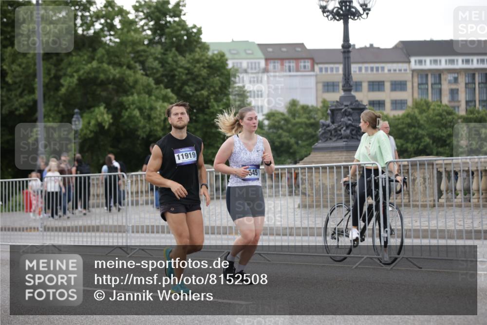 29.06.2025 - hella hamburg halbmarathon Jannik Wohlers http://msf.ph/oto/8152508 29.06.2025 10:52:30 Lombardsbrücke 1369, 2146, 2291, 2701, 2988, 3227, 3787, 4729, 6135, 6521, 7032, 7681, 7737, 8641, 9545, 10055, 10417, 10568, 10879, 10981, 11520, 11524, 11919, 12127, 12128, 12994, 14009, 14643, 14765, 14807, 14827, 14977, 14979, 15438, 15439, 15867, 16053, 16056, 16156, 16794, 16961, 18205, 18997 meine-sportfotos.de