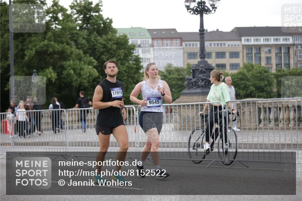 29.06.2025 - hella hamburg halbmarathon Jannik Wohlers http://msf.ph/oto/8152522 29.06.2025 10:52:31 Lombardsbrücke 2146, 2291, 2701, 2988, 3787, 4729, 6135, 6521, 7032, 7681, 7737, 8641, 9545, 10055, 10417, 10568, 10879, 10981, 11520, 11524, 11919, 12127, 12128, 12994, 14009, 14643, 14765, 14807, 14827, 14977, 14979, 15438, 15439, 15867, 16053, 16056, 16156, 16794, 16961, 18205 meine-sportfotos.de