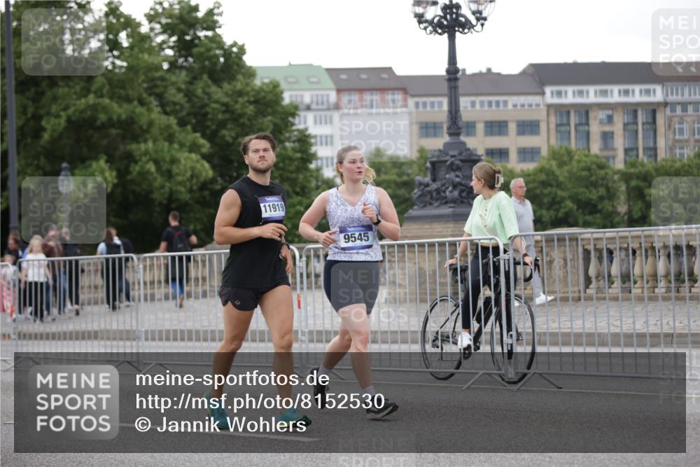 29.06.2025 - hella hamburg halbmarathon Jannik Wohlers http://msf.ph/oto/8152530 29.06.2025 10:52:31 Lombardsbrücke 2146, 2291, 2701, 2988, 3787, 4729, 6135, 6521, 7032, 7681, 7737, 8641, 9545, 10055, 10417, 10568, 10879, 10981, 11520, 11524, 11919, 12127, 12128, 12994, 14009, 14643, 14765, 14807, 14827, 14977, 14979, 15438, 15439, 15867, 16053, 16056, 16156, 16794, 16961, 18205 meine-sportfotos.de