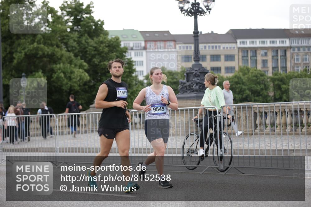 29.06.2025 - hella hamburg halbmarathon Jannik Wohlers http://msf.ph/oto/8152538 29.06.2025 10:52:31 Lombardsbrücke 2146, 2291, 2701, 2988, 3787, 4729, 6135, 6521, 7032, 7681, 7737, 8641, 9545, 10055, 10417, 10568, 10879, 10981, 11520, 11524, 11919, 12127, 12128, 12994, 14009, 14643, 14765, 14807, 14827, 14977, 14979, 15438, 15439, 15867, 16053, 16056, 16156, 16794, 16961, 18205 meine-sportfotos.de