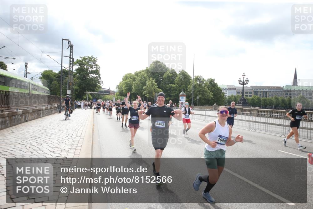 29.06.2025 - hella hamburg halbmarathon Jannik Wohlers http://msf.ph/oto/8152566 29.06.2025 10:42:08 Lombardsbrücke 1150, 1360, 1929, 1957, 1994, 2069, 2134, 2401, 2538, 2580, 2940, 2941, 3605, 3874, 4334, 4778, 4891, 4892, 5403, 5417, 5810, 6120, 6764, 6828, 7040, 7260, 7513, 7557, 7666, 8525, 8526, 8529, 8816, 9980, 10454, 10532, 10872, 10899, 11463, 11550, 11677, 12684, 13241, 13250, 13406, 13776, 14042, 14084, 14170, 14405, 14426, 14468, 14556, 14636, 14769, 15004, 15219, 15221, 15912, 15977, 16215, 16352, 16612 meine-sportfotos.de