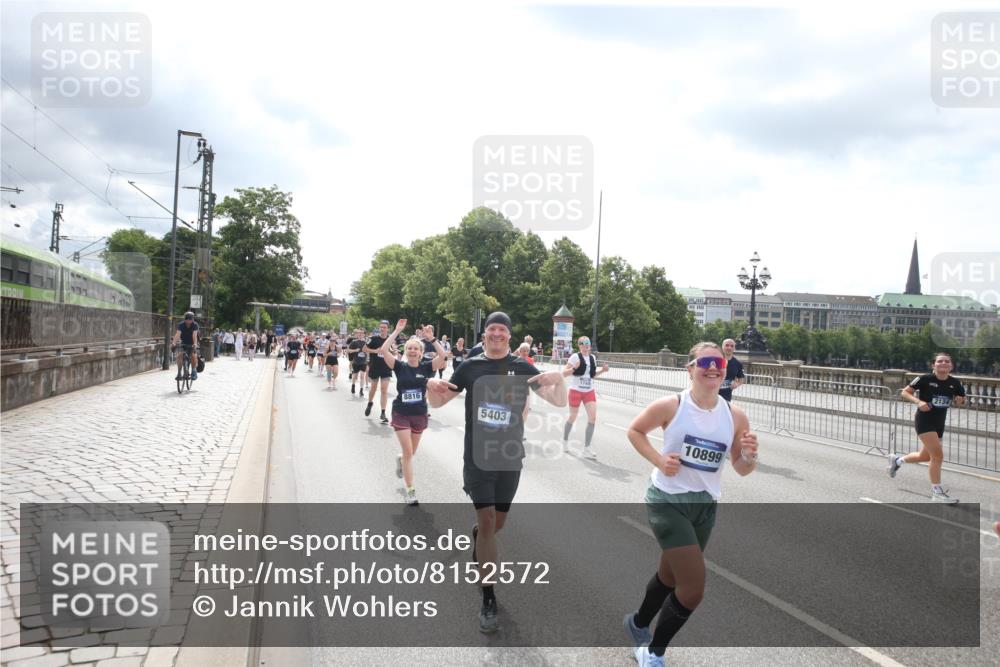 29.06.2025 - hella hamburg halbmarathon Jannik Wohlers http://msf.ph/oto/8152572 29.06.2025 10:42:08 Lombardsbrücke 1150, 1360, 1929, 1957, 1994, 2069, 2134, 2401, 2538, 2580, 2940, 2941, 3605, 3874, 4334, 4778, 4891, 4892, 5403, 5417, 5810, 6120, 6764, 6828, 7040, 7260, 7513, 7557, 7666, 8525, 8526, 8529, 8816, 9980, 10454, 10532, 10872, 10899, 11463, 11550, 11677, 12684, 13241, 13250, 13406, 13776, 14042, 14084, 14170, 14405, 14426, 14468, 14556, 14636, 14769, 15004, 15219, 15221, 15912, 15977, 16215, 16352, 16612 meine-sportfotos.de