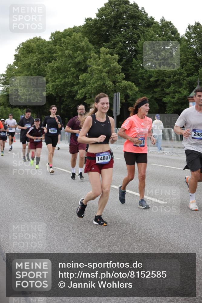 29.06.2025 - hella hamburg halbmarathon Jannik Wohlers http://msf.ph/oto/8152585 29.06.2025 10:52:34 Lombardsbrücke 2146, 2291, 2701, 2988, 3787, 4729, 6135, 6521, 7032, 7681, 7737, 9545, 10055, 10417, 10568, 10661, 10981, 11520, 11524, 11919, 12127, 12128, 13489, 14009, 14643, 14765, 14807, 14977, 14979, 15438, 15439, 15867, 16137, 16156, 16794, 16961, 18988 meine-sportfotos.de