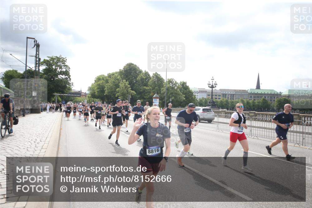 29.06.2025 - hella hamburg halbmarathon Jannik Wohlers http://msf.ph/oto/8152666 29.06.2025 10:42:09 Lombardsbrücke 1150, 1360, 1929, 1957, 1994, 2069, 2134, 2401, 2538, 2580, 2940, 2941, 3605, 3874, 4334, 4778, 4891, 4892, 5403, 5417, 5810, 6120, 6764, 7040, 7260, 7513, 7557, 7666, 8525, 8526, 8529, 8816, 9980, 10454, 10532, 10697, 10872, 10899, 11463, 11550, 11677, 12684, 13241, 13250, 13406, 13776, 14042, 14084, 14170, 14405, 14426, 14468, 14556, 14636, 14769, 15004, 15219, 15221, 15912, 15977, 16215, 16352, 16612 meine-sportfotos.de