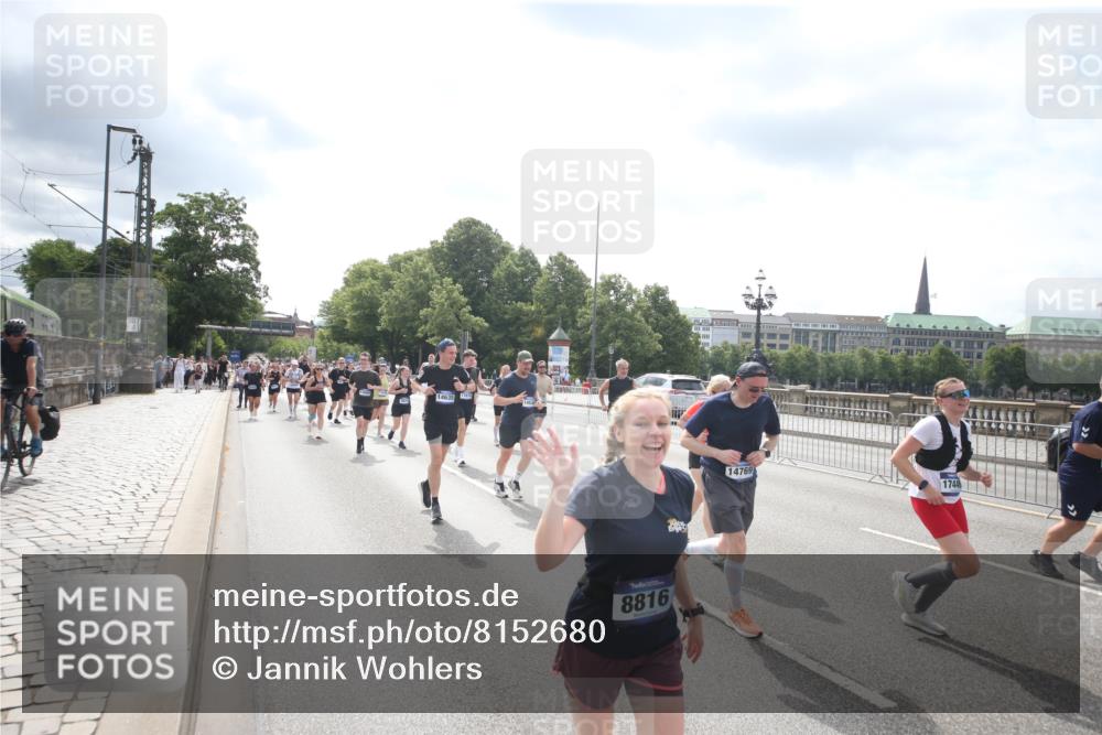 29.06.2025 - hella hamburg halbmarathon Jannik Wohlers http://msf.ph/oto/8152680 29.06.2025 10:42:10 Lombardsbrücke 1150, 1929, 1957, 1994, 2069, 2134, 2401, 2538, 2580, 2940, 2941, 3605, 3874, 4092, 4334, 4778, 4891, 5403, 5417, 5810, 6120, 6764, 7040, 7260, 7513, 7557, 7666, 8525, 8526, 8529, 8816, 9980, 10454, 10532, 10697, 10872, 10899, 11463, 11550, 11677, 12441, 12684, 13241, 13406, 13776, 14042, 14084, 14170, 14426, 14468, 14556, 14636, 14769, 15004, 15219, 15221, 15912, 15977, 16215, 16352, 16612 meine-sportfotos.de