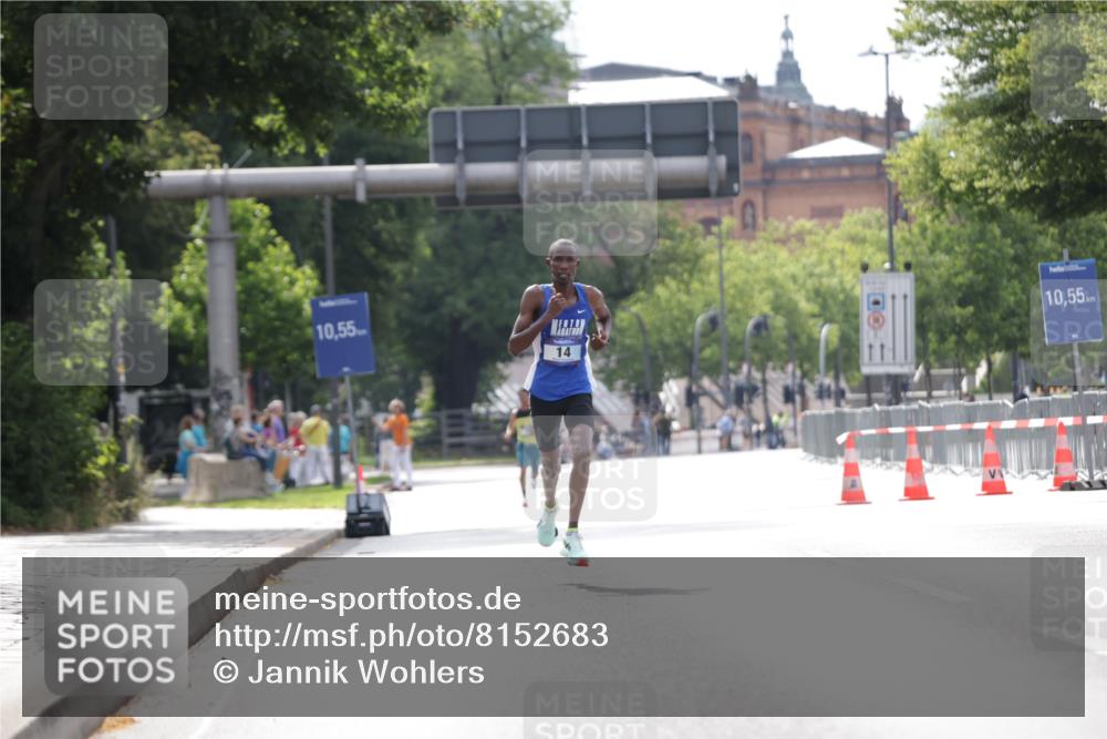 29.06.2025 - hella hamburg halbmarathon Jannik Wohlers http://msf.ph/oto/8152683 29.06.2025 09:32:01 Lombardsbrücke 17, 21 meine-sportfotos.de