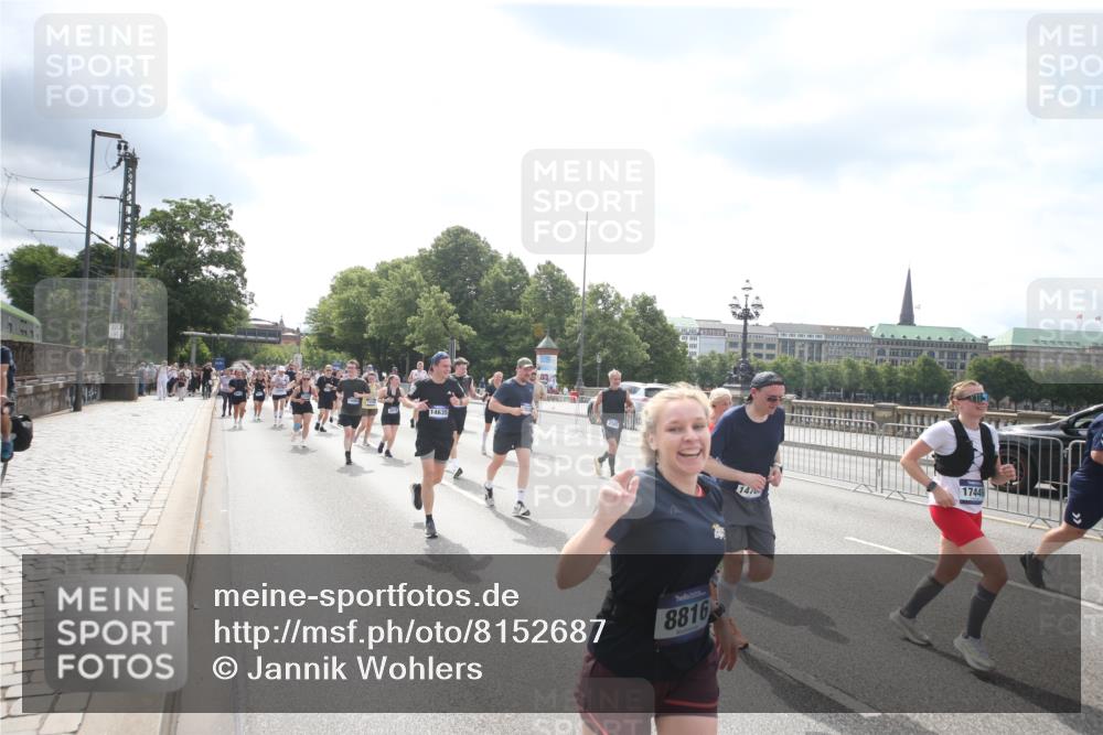 29.06.2025 - hella hamburg halbmarathon Jannik Wohlers http://msf.ph/oto/8152687 29.06.2025 10:42:10 Lombardsbrücke 1150, 1929, 1957, 1994, 2069, 2134, 2401, 2538, 2580, 2940, 2941, 3605, 3874, 4092, 4334, 4778, 4891, 5403, 5417, 5810, 6120, 6764, 7040, 7260, 7513, 7557, 7666, 8525, 8526, 8529, 8816, 9980, 10454, 10532, 10697, 10872, 10899, 11463, 11550, 11677, 12441, 12684, 13241, 13406, 13776, 14042, 14084, 14170, 14426, 14468, 14556, 14636, 14769, 15004, 15219, 15221, 15912, 15977, 16215, 16352, 16612 meine-sportfotos.de