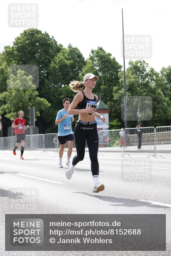 29.06.2025 - hella hamburg halbmarathon Jannik Wohlers http://msf.ph/oto/8152688 29.06.2025 10:15:27 Lombardsbrücke 1156, 1651, 2076, 3167, 4007, 5423, 7897, 7941, 7942, 8554, 8746, 8885, 9192, 9675, 9784, 10108, 10608, 11113, 11303, 11478, 11774, 11783, 11818, 12427, 12469, 12628, 13179, 13818, 13951, 14423, 14543, 14550, 14559, 14630, 15570, 15710, 15889, 15988, 16020, 16348, 16606, 16923, 17350, 18150, 18641, 18957 meine-sportfotos.de