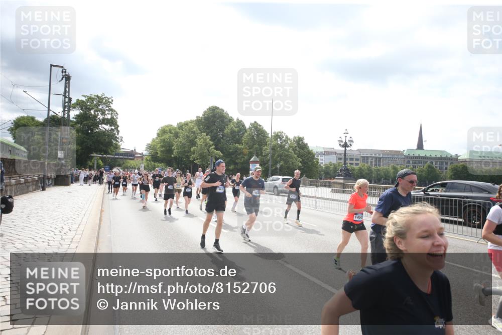 29.06.2025 - hella hamburg halbmarathon Jannik Wohlers http://msf.ph/oto/8152706 29.06.2025 10:42:10 Lombardsbrücke 1150, 1929, 1957, 1994, 2069, 2134, 2401, 2538, 2580, 2940, 2941, 3605, 3874, 4092, 4334, 4778, 4891, 5403, 5417, 5810, 6120, 6764, 7040, 7260, 7513, 7557, 7666, 8525, 8526, 8529, 8816, 9980, 10454, 10532, 10697, 10872, 10899, 11463, 11550, 11677, 12441, 12684, 13241, 13406, 13776, 14042, 14084, 14170, 14426, 14468, 14556, 14636, 14769, 15004, 15219, 15221, 15912, 15977, 16215, 16352, 16612 meine-sportfotos.de