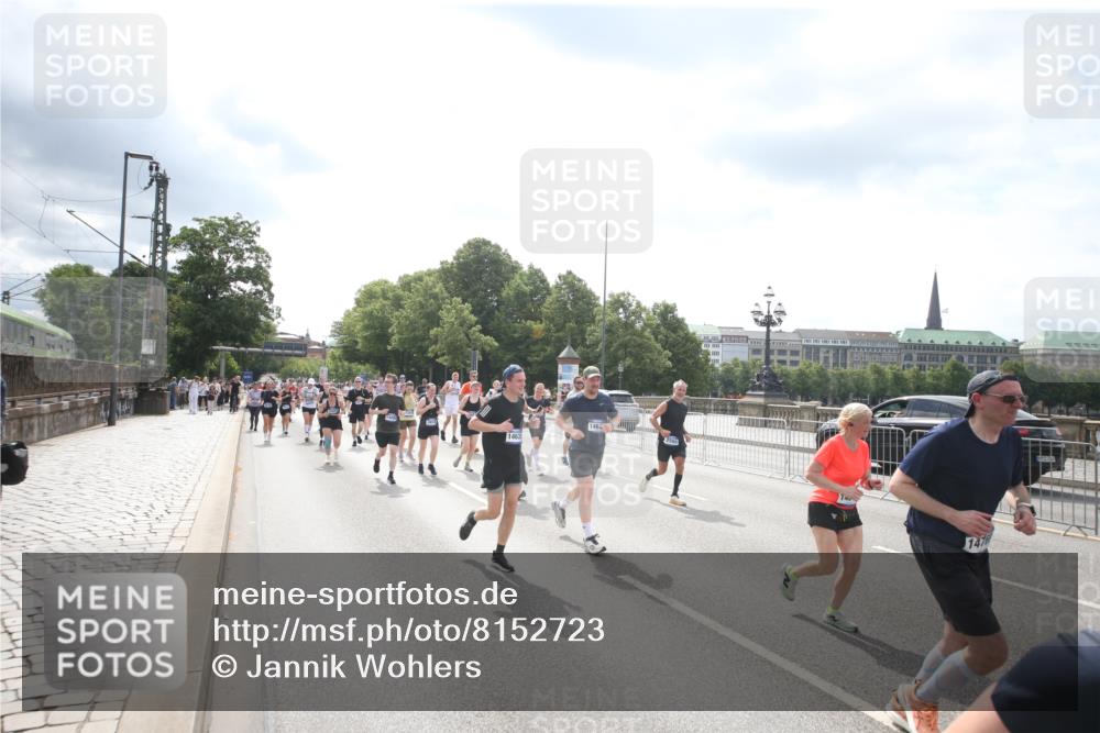 29.06.2025 - hella hamburg halbmarathon Jannik Wohlers http://msf.ph/oto/8152723 29.06.2025 10:42:10 Lombardsbrücke 1150, 1929, 1957, 1994, 2069, 2134, 2401, 2538, 2580, 2940, 2941, 3605, 3874, 4092, 4334, 4778, 4891, 5403, 5417, 5810, 6120, 6764, 7040, 7260, 7513, 7557, 7666, 8525, 8526, 8529, 8816, 9980, 10454, 10532, 10697, 10872, 10899, 11463, 11550, 11677, 12441, 12684, 13241, 13406, 13776, 14042, 14084, 14170, 14426, 14468, 14556, 14636, 14769, 15004, 15219, 15221, 15912, 15977, 16215, 16352, 16612 meine-sportfotos.de