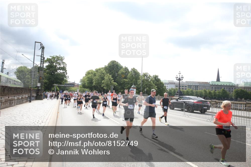 29.06.2025 - hella hamburg halbmarathon Jannik Wohlers http://msf.ph/oto/8152749 29.06.2025 10:42:10 Lombardsbrücke 1150, 1929, 1957, 1994, 2069, 2134, 2401, 2538, 2580, 2940, 2941, 3605, 3874, 4092, 4334, 4778, 4891, 5403, 5417, 5810, 6120, 6764, 7040, 7260, 7513, 7557, 7666, 8525, 8526, 8529, 8816, 9980, 10454, 10532, 10697, 10872, 10899, 11463, 11550, 11677, 12441, 12684, 13241, 13406, 13776, 14042, 14084, 14170, 14426, 14468, 14556, 14636, 14769, 15004, 15219, 15221, 15912, 15977, 16215, 16352, 16612 meine-sportfotos.de