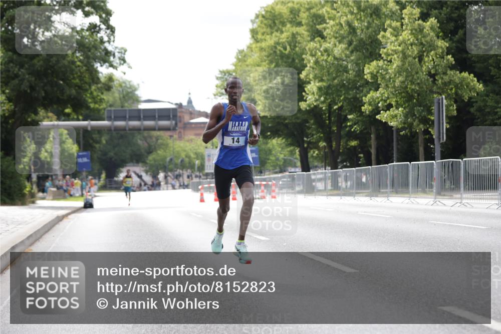 29.06.2025 - hella hamburg halbmarathon Jannik Wohlers http://msf.ph/oto/8152823 29.06.2025 09:32:04 Lombardsbrücke 14, 17, 21 meine-sportfotos.de