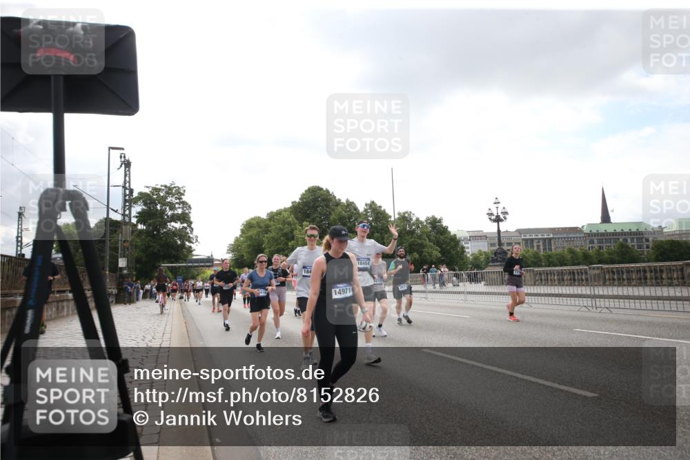 29.06.2025 - hella hamburg halbmarathon Jannik Wohlers http://msf.ph/oto/8152826 29.06.2025 10:44:16 Lombardsbrücke 2674, 3506, 4215, 4968, 5355, 5649, 6002, 7216, 9084, 9085, 9331, 9333, 9397, 9536, 10006, 10416, 11272, 12318, 12409, 13262, 13288, 14350, 14681, 14971, 15809, 16232, 16494, 16577, 17372, 18454, 18459, 19133 meine-sportfotos.de