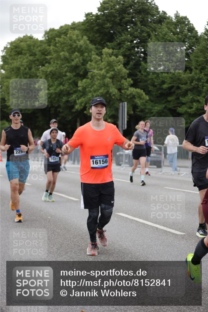29.06.2025 - hella hamburg halbmarathon Jannik Wohlers http://msf.ph/oto/8152841 29.06.2025 10:52:39 Lombardsbrücke 2291, 2701, 2988, 3787, 4626, 4729, 6135, 6521, 7681, 7737, 9545, 10055, 10417, 10568, 10661, 11520, 11524, 11919, 12127, 12128, 13489, 13916, 13917, 14765, 14807, 14977, 14979, 16137, 16156, 16961, 18988 meine-sportfotos.de