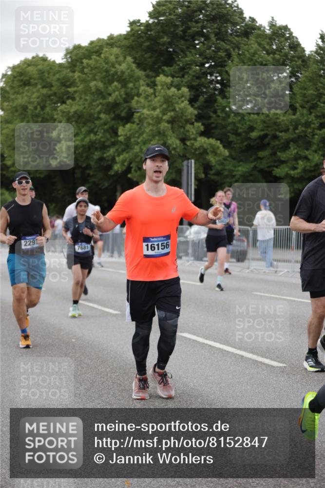 29.06.2025 - hella hamburg halbmarathon Jannik Wohlers http://msf.ph/oto/8152847 29.06.2025 10:52:39 Lombardsbrücke 2291, 2701, 2988, 3787, 4626, 4729, 6135, 6521, 7681, 7737, 9545, 10055, 10417, 10568, 10661, 11520, 11524, 11919, 12127, 12128, 13489, 13916, 13917, 14765, 14807, 14977, 14979, 16137, 16156, 16961, 18988 meine-sportfotos.de