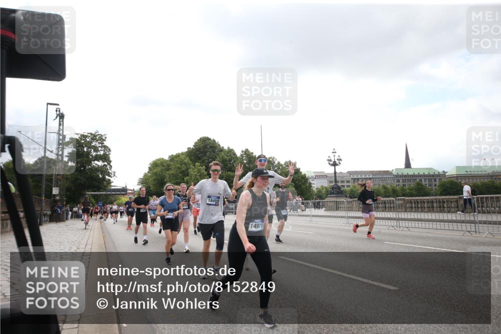 29.06.2025 - hella hamburg halbmarathon Jannik Wohlers http://msf.ph/oto/8152849 29.06.2025 10:44:17 Lombardsbrücke 2674, 3506, 4215, 4968, 5355, 5649, 6002, 7216, 8582, 9084, 9085, 9331, 9333, 9397, 9536, 10006, 10416, 11272, 12318, 12409, 13262, 13288, 14325, 14350, 14681, 14971, 15809, 16101, 16232, 16494, 16577, 17372, 18454, 18459, 19133 meine-sportfotos.de