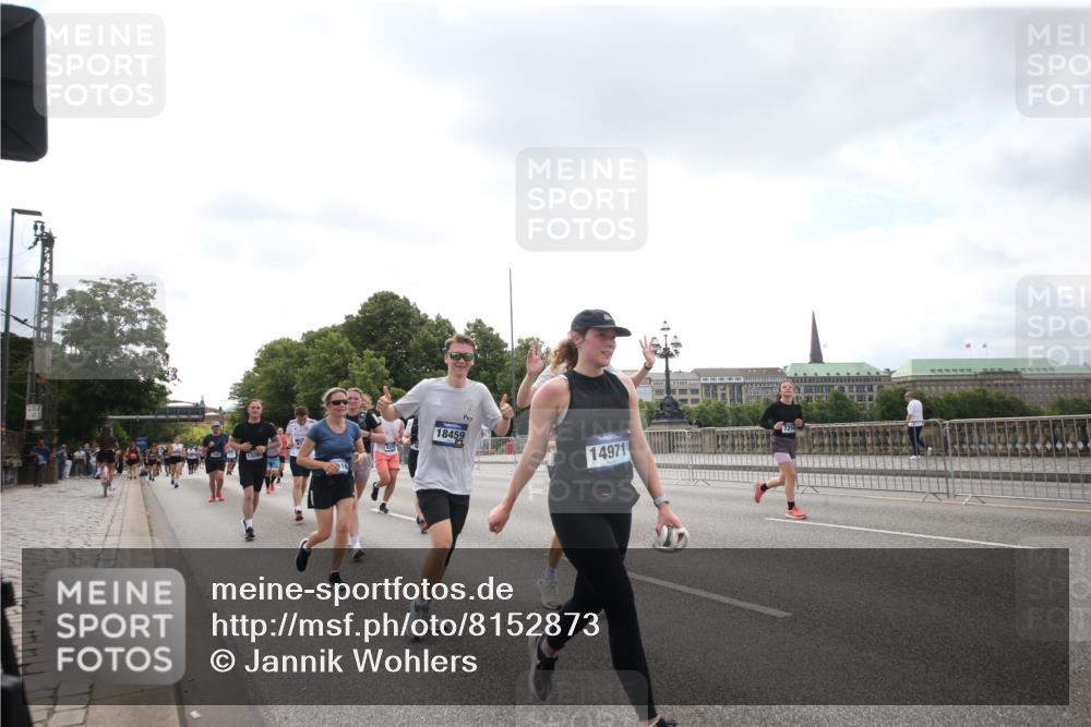29.06.2025 - hella hamburg halbmarathon Jannik Wohlers http://msf.ph/oto/8152873 29.06.2025 10:44:17 Lombardsbrücke 2674, 3506, 4215, 4968, 5355, 5649, 6002, 7216, 8582, 9084, 9085, 9331, 9333, 9397, 9536, 10006, 10416, 11272, 12318, 12409, 13262, 13288, 14325, 14350, 14681, 14971, 15809, 16101, 16232, 16494, 16577, 17372, 18454, 18459, 19133 meine-sportfotos.de