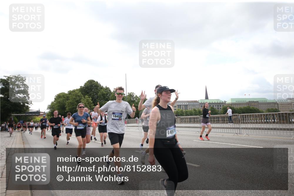 29.06.2025 - hella hamburg halbmarathon Jannik Wohlers http://msf.ph/oto/8152883 29.06.2025 10:44:17 Lombardsbrücke 2674, 3506, 4215, 4968, 5355, 5649, 6002, 7216, 8582, 9084, 9085, 9331, 9333, 9397, 9536, 10006, 10416, 11272, 12318, 12409, 13262, 13288, 14325, 14350, 14681, 14971, 15809, 16101, 16232, 16494, 16577, 17372, 18454, 18459, 19133 meine-sportfotos.de