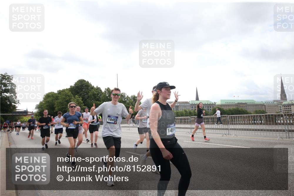 29.06.2025 - hella hamburg halbmarathon Jannik Wohlers http://msf.ph/oto/8152891 29.06.2025 10:44:17 Lombardsbrücke 2674, 3506, 4215, 4968, 5355, 5649, 6002, 7216, 8582, 9084, 9085, 9331, 9333, 9397, 9536, 10006, 10416, 11272, 12318, 12409, 13262, 13288, 14325, 14350, 14681, 14971, 15809, 16101, 16232, 16494, 16577, 17372, 18454, 18459, 19133 meine-sportfotos.de