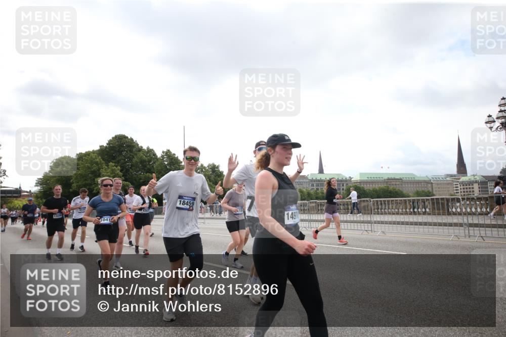 29.06.2025 - hella hamburg halbmarathon Jannik Wohlers http://msf.ph/oto/8152896 29.06.2025 10:44:17 Lombardsbrücke 2674, 3506, 4215, 4968, 5355, 5649, 6002, 7216, 8582, 9084, 9085, 9331, 9333, 9397, 9536, 10006, 10416, 11272, 12318, 12409, 13262, 13288, 14325, 14350, 14681, 14971, 15809, 16101, 16232, 16494, 16577, 17372, 18454, 18459, 19133 meine-sportfotos.de