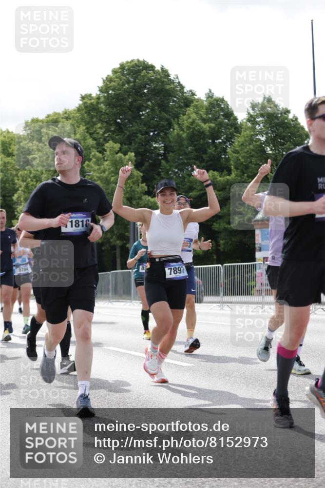 29.06.2025 - hella hamburg halbmarathon Jannik Wohlers http://msf.ph/oto/8152973 29.06.2025 10:15:33 Lombardsbrücke 1156, 1308, 1651, 2071, 2076, 2165, 2436, 3167, 4828, 5423, 7897, 7941, 7942, 8169, 8554, 8746, 8885, 9675, 9784, 10608, 11113, 11303, 11478, 11774, 11783, 11818, 12427, 12469, 12628, 13179, 13951, 14423, 14543, 14559, 15570, 15571, 15710, 15889, 15988, 16020, 16348, 16606, 16923, 17692, 18641, 18957, 19030 meine-sportfotos.de
