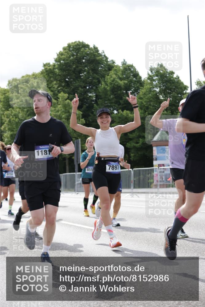 29.06.2025 - hella hamburg halbmarathon Jannik Wohlers http://msf.ph/oto/8152986 29.06.2025 10:15:33 Lombardsbrücke 1156, 1308, 1651, 2071, 2076, 2165, 2436, 3167, 4828, 5423, 7897, 7941, 7942, 8169, 8554, 8746, 8885, 9675, 9784, 10608, 11113, 11303, 11478, 11774, 11783, 11818, 12427, 12469, 12628, 13179, 13951, 14423, 14543, 14559, 15570, 15571, 15710, 15889, 15988, 16020, 16348, 16606, 16923, 17692, 18641, 18957, 19030 meine-sportfotos.de