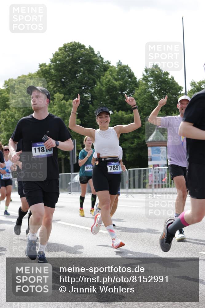 29.06.2025 - hella hamburg halbmarathon Jannik Wohlers http://msf.ph/oto/8152991 29.06.2025 10:15:33 Lombardsbrücke 1156, 1308, 1651, 2071, 2076, 2165, 2436, 3167, 4828, 5423, 7897, 7941, 7942, 8169, 8554, 8746, 8885, 9675, 9784, 10608, 11113, 11303, 11478, 11774, 11783, 11818, 12427, 12469, 12628, 13179, 13951, 14423, 14543, 14559, 15570, 15571, 15710, 15889, 15988, 16020, 16348, 16606, 16923, 17692, 18641, 18957, 19030 meine-sportfotos.de
