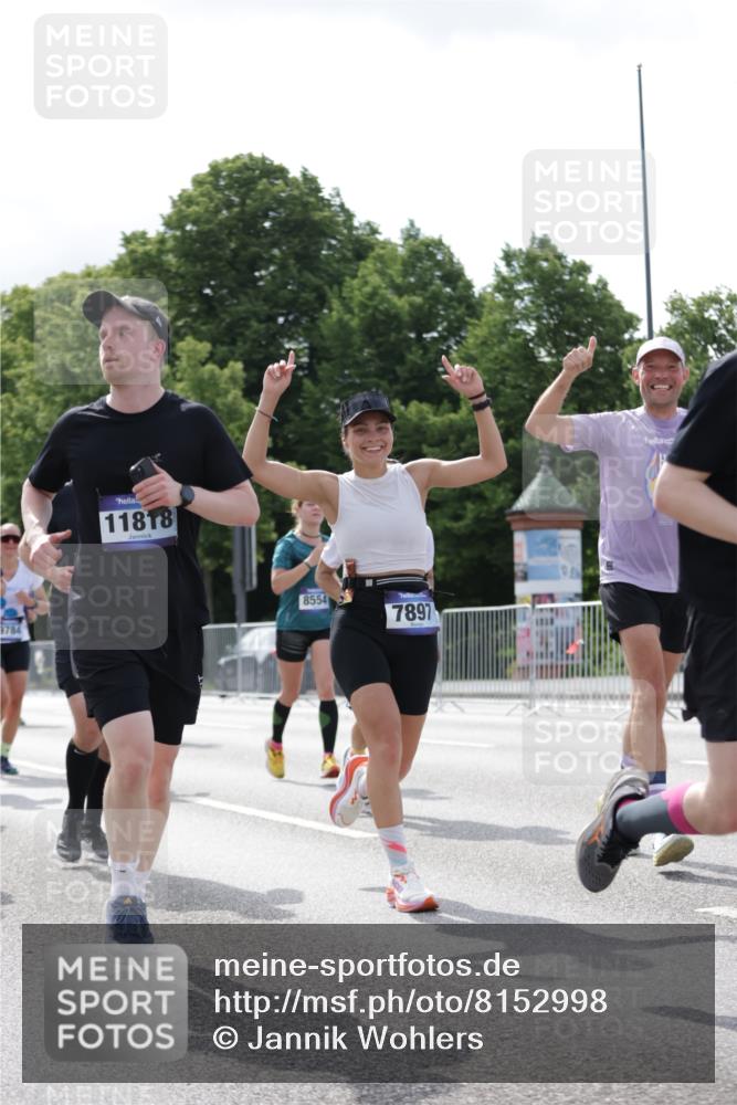 29.06.2025 - hella hamburg halbmarathon Jannik Wohlers http://msf.ph/oto/8152998 29.06.2025 10:15:33 Lombardsbrücke 1156, 1308, 1651, 2071, 2076, 2165, 2436, 3167, 4828, 5423, 7897, 7941, 7942, 8169, 8554, 8746, 8885, 9675, 9784, 10608, 11113, 11303, 11478, 11774, 11783, 11818, 12427, 12469, 12628, 13179, 13951, 14423, 14543, 14559, 15570, 15571, 15710, 15889, 15988, 16020, 16348, 16606, 16923, 17692, 18641, 18957, 19030 meine-sportfotos.de