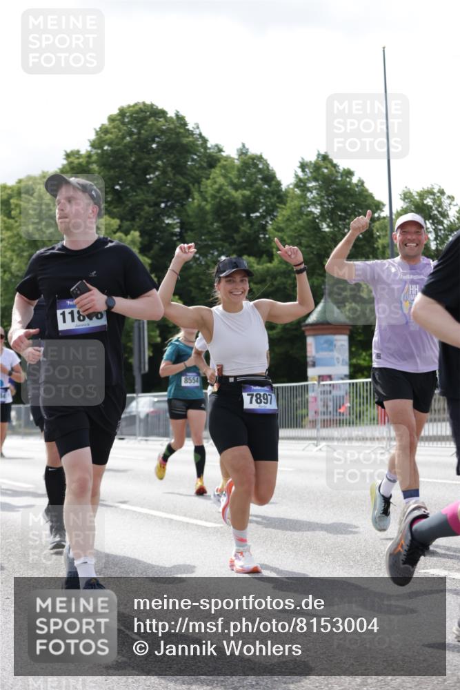 29.06.2025 - hella hamburg halbmarathon Jannik Wohlers http://msf.ph/oto/8153004 29.06.2025 10:15:33 Lombardsbrücke 1156, 1308, 1651, 2071, 2076, 2165, 2436, 3167, 4828, 5423, 7897, 7941, 7942, 8169, 8554, 8746, 8885, 9675, 9784, 10608, 11113, 11303, 11478, 11774, 11783, 11818, 12427, 12469, 12628, 13179, 13951, 14423, 14543, 14559, 15570, 15571, 15710, 15889, 15988, 16020, 16348, 16606, 16923, 17692, 18641, 18957, 19030 meine-sportfotos.de